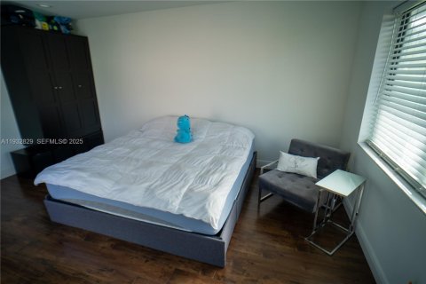 Townhouse in Miami, Florida 4 bedrooms, 185.43 sq.m. № 1991772 - photo 15