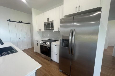 Villa ou maison à louer à Port Charlotte, Floride: 3 chambres, 176.51 m2 № 2405069 - photo 8
