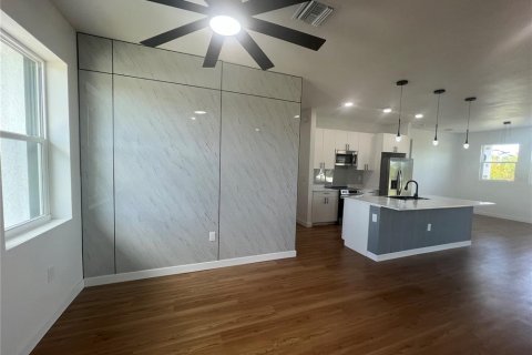 Villa ou maison à louer à Port Charlotte, Floride: 3 chambres, 176.51 m2 № 2405069 - photo 4