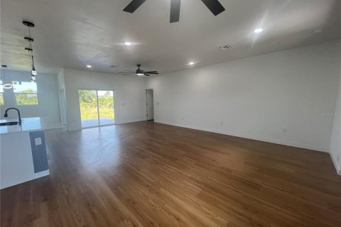 Villa ou maison à louer à Port Charlotte, Floride: 3 chambres, 176.51 m2 № 2405069 - photo 5