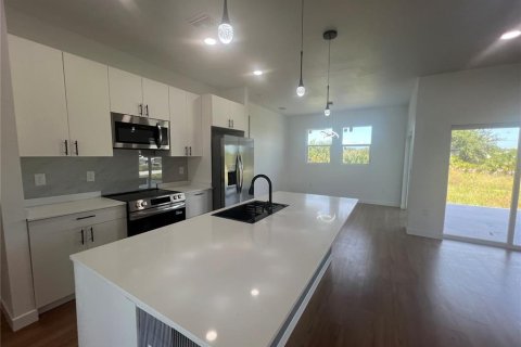 Villa ou maison à louer à Port Charlotte, Floride: 3 chambres, 176.51 m2 № 2405069 - photo 6