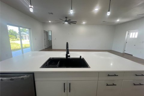 Villa ou maison à louer à Port Charlotte, Floride: 3 chambres, 176.51 m2 № 2405069 - photo 9