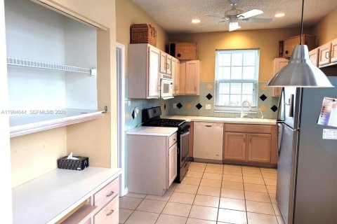 Casa en venta en Tamarac, Florida, 2 dormitorios, 140.28 m2 № 2045829 - foto 4