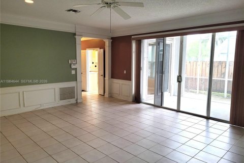 Casa en venta en Tamarac, Florida, 2 dormitorios, 140.28 m2 № 2045829 - foto 8