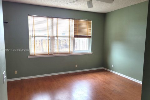 Casa en venta en Tamarac, Florida, 2 dormitorios, 140.28 m2 № 2045829 - foto 12