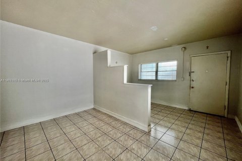 Copropriété à louer à Miami Beach, Floride: 36.42 m2 № 1967716 - photo 2