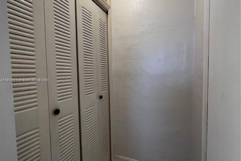 Copropriété à louer à Miami Beach, Floride: 36.42 m2 № 1967716 - photo 8