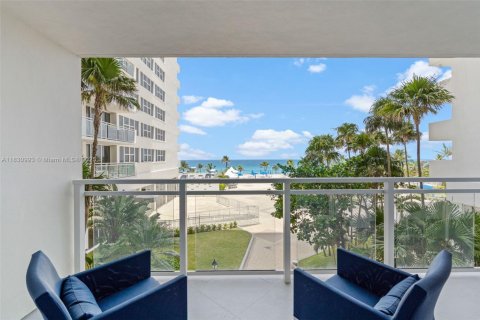 Condominio en venta en Hallandale Beach, Florida, 1 dormitorio, 68.38 m2 № 1807709 - foto 28