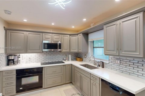 Villa ou maison à vendre à Fort Lauderdale, Floride: 3 chambres, 169.36 m2 № 1945318 - photo 3