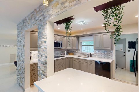 Villa ou maison à vendre à Fort Lauderdale, Floride: 3 chambres, 169.36 m2 № 1945318 - photo 5