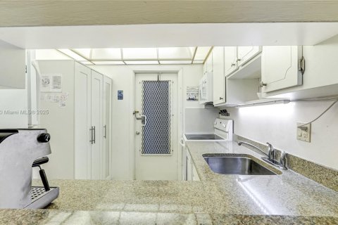 Купить кондоминиум в Холливуд, Флорида 2 спальни, 83.52м2, № 1691830 - фото 11