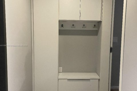 Condominio en venta en Miami, Florida, 1 dormitorio, 81.85 m2 № 1985397 - foto 11