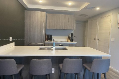 Condominio en venta en Miami, Florida, 1 dormitorio, 81.85 m2 № 1985397 - foto 3