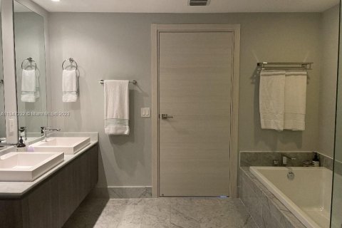 Condominio en venta en Miami, Florida, 1 dormitorio, 81.85 m2 № 1985397 - foto 8