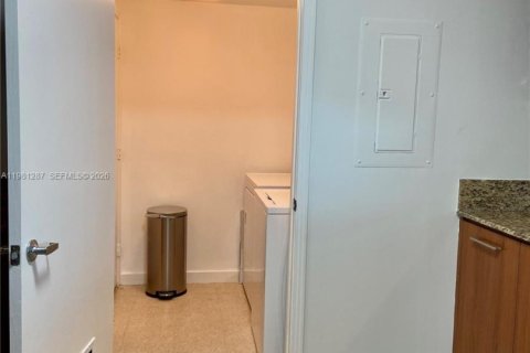 Снять в аренду кондоминиум в Майами, Флорида 3 спальни, 136.29м2, № 2080051 - фото 4