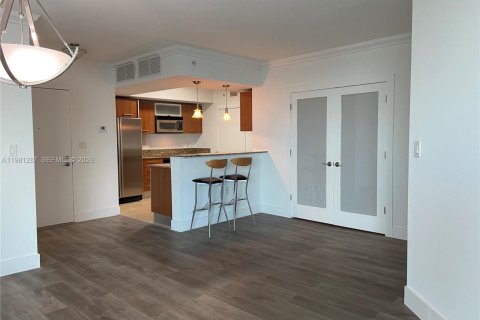 Снять в аренду кондоминиум в Майами, Флорида 3 спальни, 136.29м2, № 2080051 - фото 2