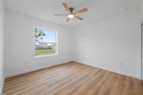 House in New Port Richey, Florida 4 bedrooms, 211.17 sq.m. № 1820667 - photo 18