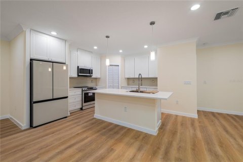 House in New Port Richey, Florida 4 bedrooms, 211.17 sq.m. № 1820667 - photo 8