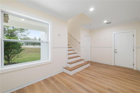 House in New Port Richey, Florida 4 bedrooms, 211.17 sq.m. № 1820667 - photo 4