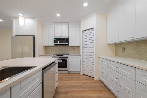Villa ou maison à louer à New Port Richey, Floride: 4 chambres, 211.17 m2 № 1820667 - photo 9