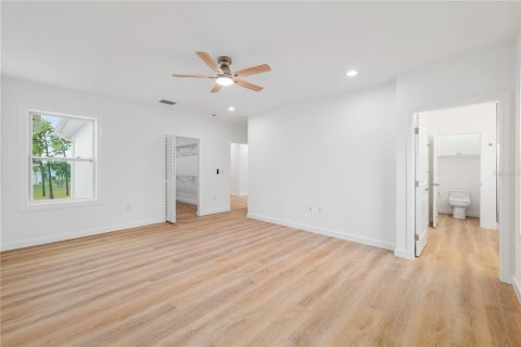 House in New Port Richey, Florida 4 bedrooms, 211.17 sq.m. № 1820667 - photo 11