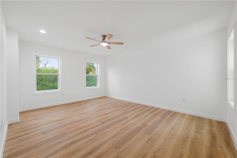 Villa ou maison à louer à New Port Richey, Floride: 4 chambres, 211.17 m2 № 1820667 - photo 10