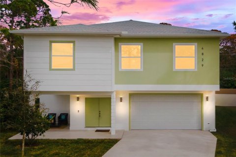 House in New Port Richey, Florida 4 bedrooms, 211.17 sq.m. № 1820667 - photo 23