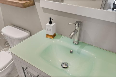 Купить виллу или дом в Корал-Гейблс, Флорида 3 спальни, 229.65м2, № 1990495 - фото 30