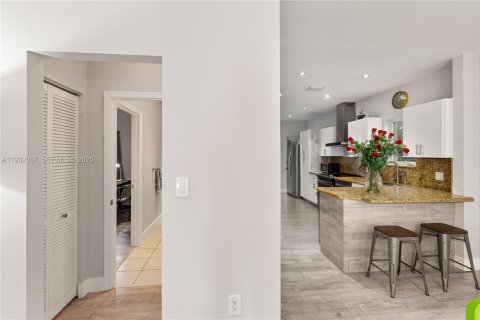 Купить виллу или дом в Корал-Гейблс, Флорида 3 спальни, 229.65м2, № 1990495 - фото 20