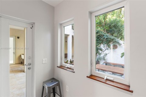 Купить виллу или дом в Корал-Гейблс, Флорида 3 спальни, 229.65м2, № 1990495 - фото 14