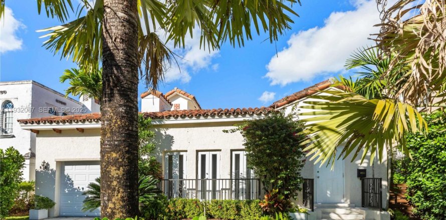 Дом в Корал-Гейблс, Флорида 3 спальни, 229.65м2 № 1990495