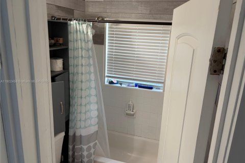 Casa en venta en Fort Lauderdale, Florida, 2 dormitorios, 58.53 m2 № 1953862 - foto 14