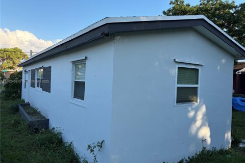 Casa en venta en Fort Lauderdale, Florida, 2 dormitorios, 58.53 m2 № 1953862 - foto 6