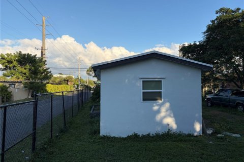 Casa en venta en Fort Lauderdale, Florida, 2 dormitorios, 58.53 m2 № 1953862 - foto 5