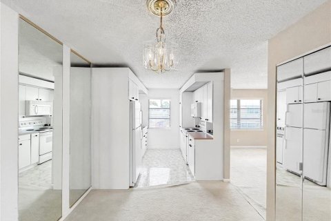 Condominio en venta en Saint Petersburg, Florida, 1 dormitorio, 67.35 m2 № 1816095 - foto 13