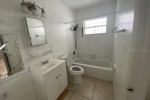 House in Tampa, Florida 2 bedrooms, 62.43 sq.m. № 1878333 - photo 8