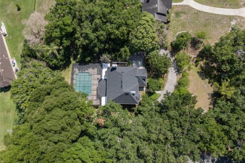 House in Windermere, Florida 4 bedrooms, 340.02 sq.m. № 2093395