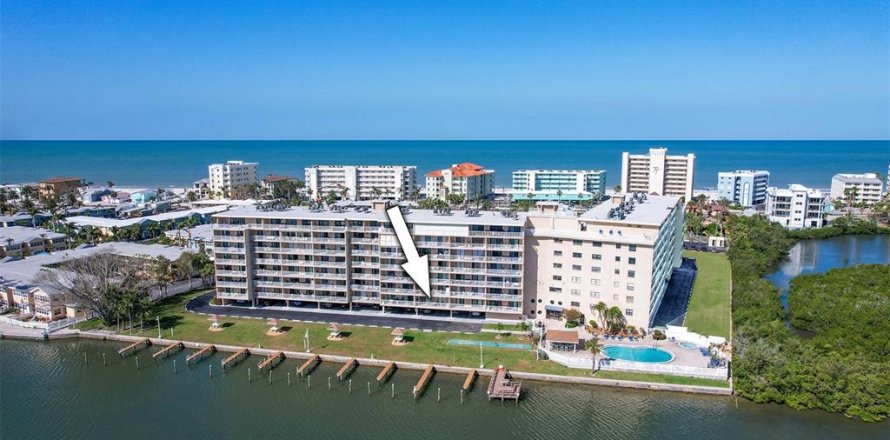 Condominio en Indian Shores, Florida, 2 dormitorios  № 1626841