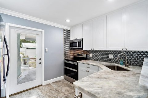 Villa ou maison à louer à North Palm Beach, Floride: 2 chambres, 89.19 m2 № 2084303 - photo 21