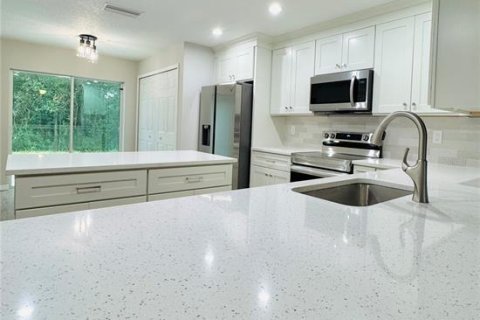 House in Lakeland, Florida 3 bedrooms, 122.82 sq.m. № 1906515 - photo 5