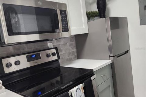 Townhouse in Clearwater, Florida 2 bedrooms, 83.43 sq.m. № 1751331 - photo 10