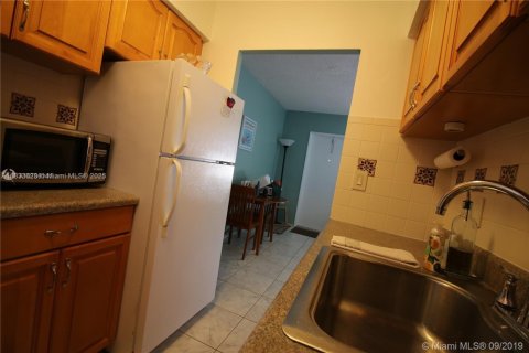 Condo in Pompano Beach, Florida, 1 bedroom  № 1936792 - photo 12