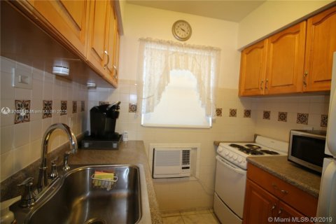 Condo in Pompano Beach, Florida, 1 bedroom  № 1936792 - photo 10