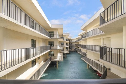 Copropriété à vendre à Hutchinson Island South, Floride: 2 chambres, 106.65 m2 № 2173883 - photo 7