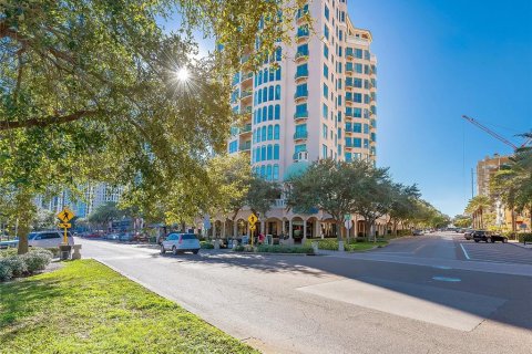 Condo in Saint Petersburg, Florida, 3 bedrooms  № 2368721