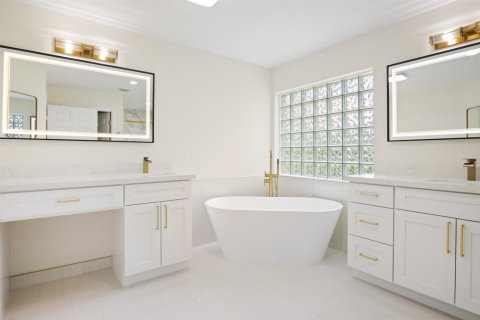 House in Boynton Beach, Florida 3 bedrooms, 227.24 sq.m. № 2275302 - photo 21