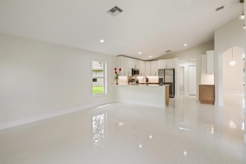 House in Boynton Beach, Florida 3 bedrooms, 227.24 sq.m. № 2275302 - photo 10