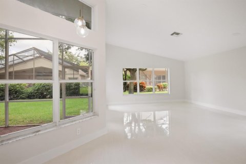 House in Boynton Beach, Florida 3 bedrooms, 227.24 sq.m. № 2275302 - photo 9