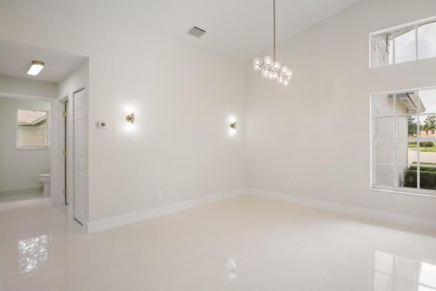 House in Boynton Beach, Florida 3 bedrooms, 227.24 sq.m. № 2275302 - photo 7