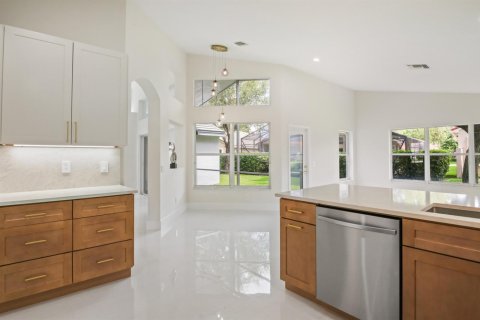 House in Boynton Beach, Florida 3 bedrooms, 227.24 sq.m. № 2275302 - photo 15